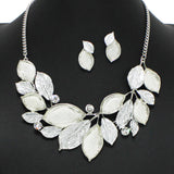 100311, RHODIUM TONE LEAVES ENAMEL ACRYLIC NECKLACE