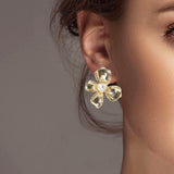 102339, FLOWER WITH PEARL STUD EARRING