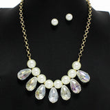 102422, CRYSTAL CHARM WITH PEARL NECKLACE