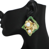 102499, FLOWER ACCENT PEARL WITH CRYSTAL RHINESTONE EARRING