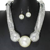 103893, CHUNKY PEARL MESH STATEMENT NECKLACE