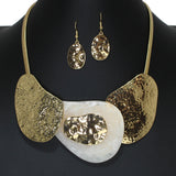 105190, HAMMERED METAL WITH GEOMETRIC CELLULOID ACETATE NECKLACE