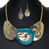 105190, HAMMERED METAL WITH GEOMETRIC CELLULOID ACETATE NECKLACE