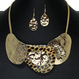 105190, HAMMERED METAL WITH GEOMETRIC CELLULOID ACETATE NECKLACE