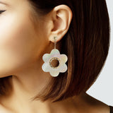 105720, FLOWER SHELL DANGLE EARRING