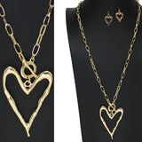 105962, CUTOUT HAMMERED HEART LONG PENDANT TOGGLE NECKLACE