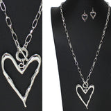 105962, CUTOUT HAMMERED HEART LONG PENDANT TOGGLE NECKLACE