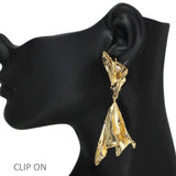 105976, GEOMETRIC CRUMBLED METAL DANGLE EARRING