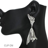 105976, GEOMETRIC CRUMBLED METAL DANGLE EARRING