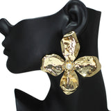 106590, BIG FLOWER PEARL ACCENT WITH HAMMERED METAL POST EARRING