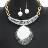 106771, SILVER FLARES ACCENT GEOMETRIC CLEAR ACRYLIC NECKLACE