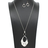 108870, HAMMERED GEOMETRIC PENDANT LONG NECKLACE