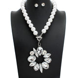109099, MULTI SHAPE RHINESTONE ACCENT PEARL STRAND NECKLACE