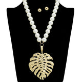 109130, BOLD PEARL STRAND LEAF PENDANT NECKLACE
