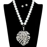 109130, BOLD PEARL STRAND LEAF PENDANT NECKLACE
