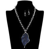 109457, BOLD LEAF ACRYLIC PENDANT CHAIN NECKLACE
