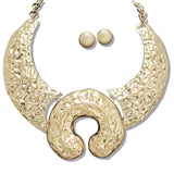 109886, CHUNKY GEOMETRIC HAMMERED STATEMENT NECKLACE