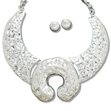 109886, CHUNKY GEOMETRIC HAMMERED STATEMENT NECKLACE