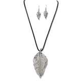 110786, ENGRAVED LEAF LONG PENDANT NECKLACE