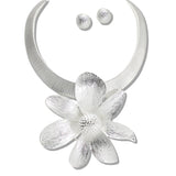 110998, TEXTURED FLOWER STATEMENT NECKLACE