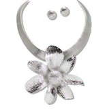 110998, TEXTURED FLOWER STATEMENT NECKLACE