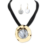 112872, ROUND DISC MARBLED RESIN PENDANT NECKLACE