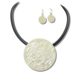 112968, RESIN DISC RIGID COLLAR NECKLACE