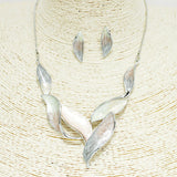 80957, PAINTED ACCENT LEAF LOOK NECKLACE