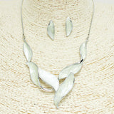80957, PAINTED ACCENT LEAF LOOK NECKLACE