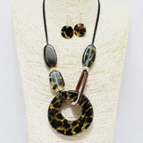 88647, GEOMETRIC ACRYLIC NECKLACE