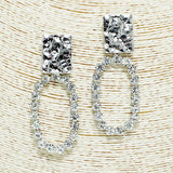 90386, OVAL SHAPE RHINESTONE WITH HAMMERED ACCENT EARRING