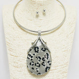 92223, ABSTRACT TEARDROP CELLULOID ACETATE CHOKER NECKLACE