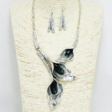 93572, FLOWER ACCENT CELLULOID ACETATE NECKLACE