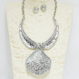 93818, HAMMERED METAL STATEMENT NECKLACE