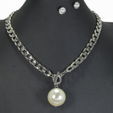 98205, PEARL CHARM TOGGLE CHAIN NECKLACE