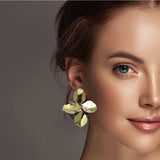 98454, GOLD DIPPED BRASS, WINDMILL FLOWER EARRING