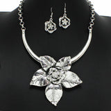 99821, FLOWER CRYSTAL RHINESTONE ACCENT NECKLACE