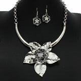 99821, FLOWER CRYSTAL RHINESTONE ACCENT NECKLACE