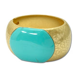 Hammered Oval Stone Hinged Bangle – Worn Gold/Turquoise · BG997TQ_AJ _DSC9290