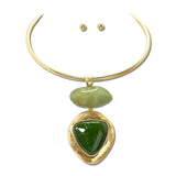 Gold Tone Resin Pendant Collar Necklace Set – Gold/Green · YNE5656GGN_AJ _DSC9298