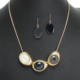 107581, TRIPLE GEOMETRIC CELLULOID ACETATE ACCENT NECKLACE