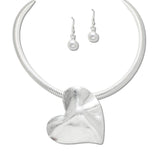 108402, HAMMERED HEART METAL STATEMENT NECKLACE