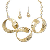 108699, HAMMERED SWIRL ROUND METAL STATEMENT NECKLACE